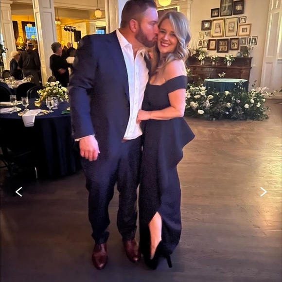 JS COLLECTION Black Off Shoulder Split Cascade Gown Size 6. Classic Glamour. - Picture 10 of 17